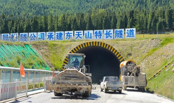 已掘進(jìn)8.3公里！全長(zhǎng)11.77公里的東天山特長(zhǎng)隧道建設(shè)進(jìn)展順利