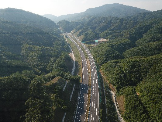 石嶺隧道進(jìn)口路基段~1.jpg